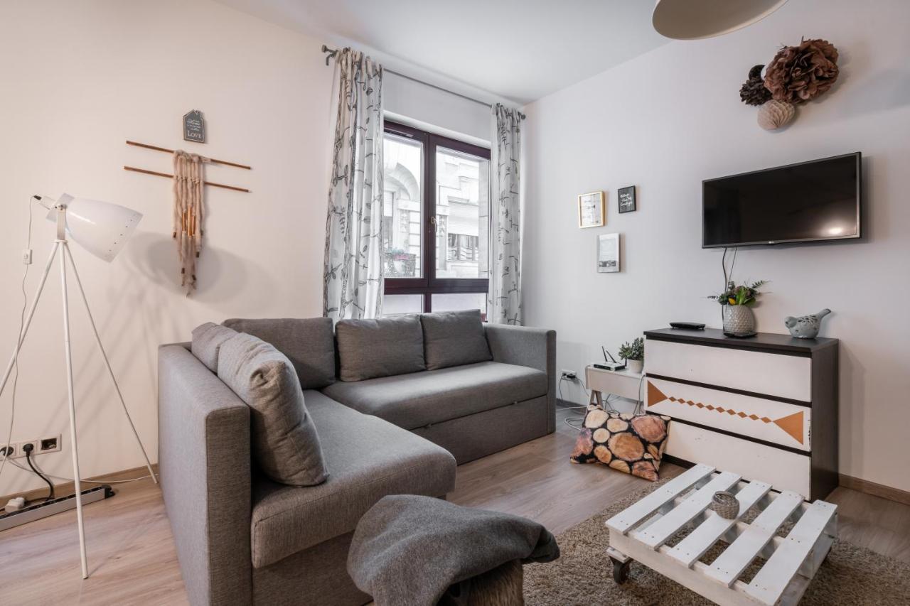 King Care With A/c Apartment *